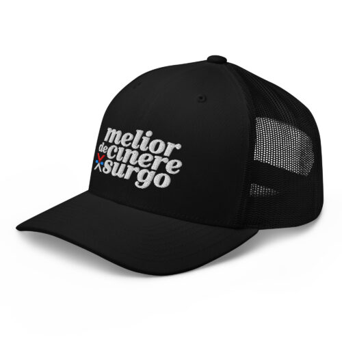MELIOR DE CINERE SURGO – Trucker Cap