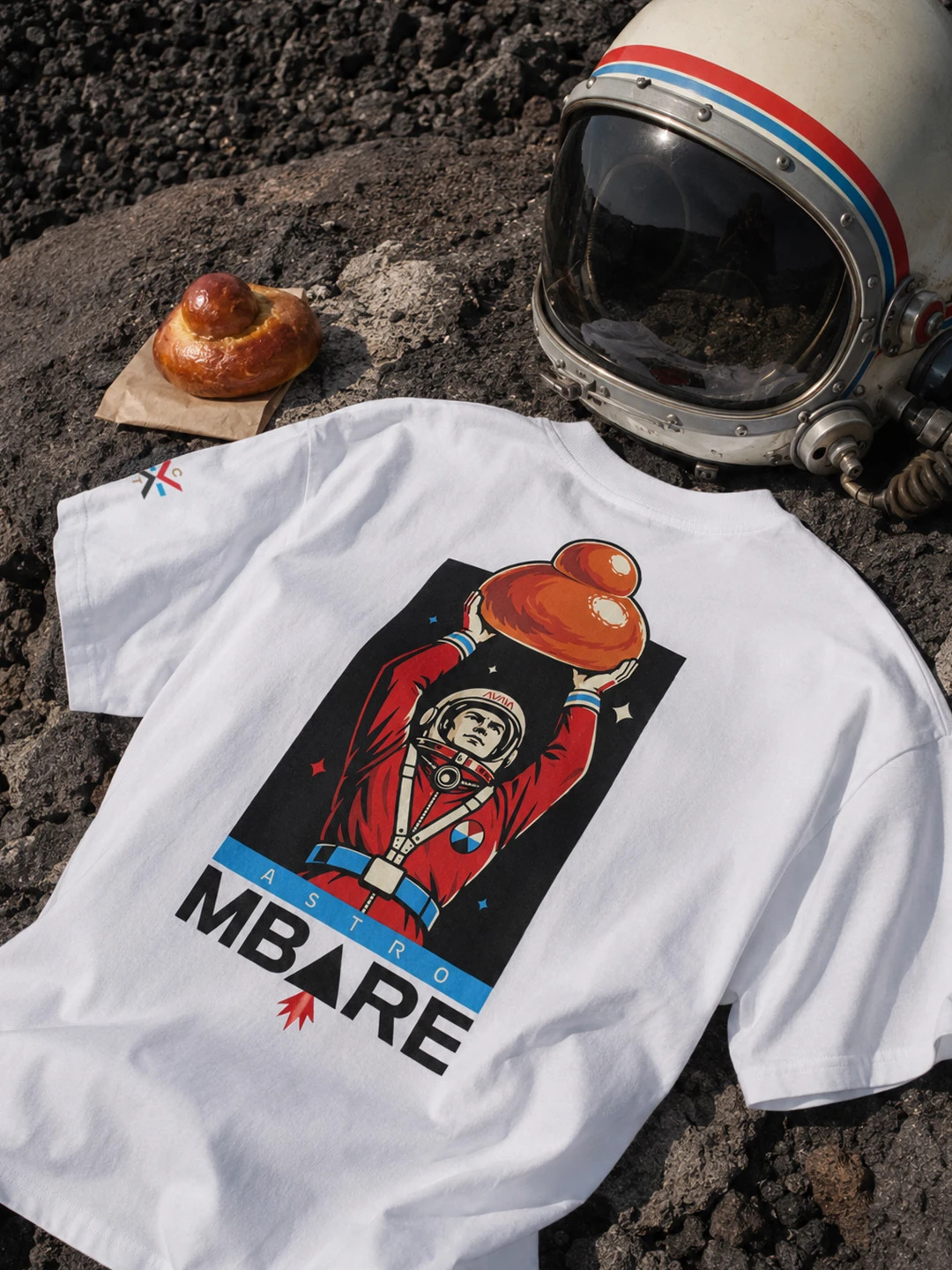 astrombare-wecatania-briscia-sovietica_0002s_0006_DB1 La Teoria del TUPPO – AstroMbare x Wecatania – Oversize Tshirt