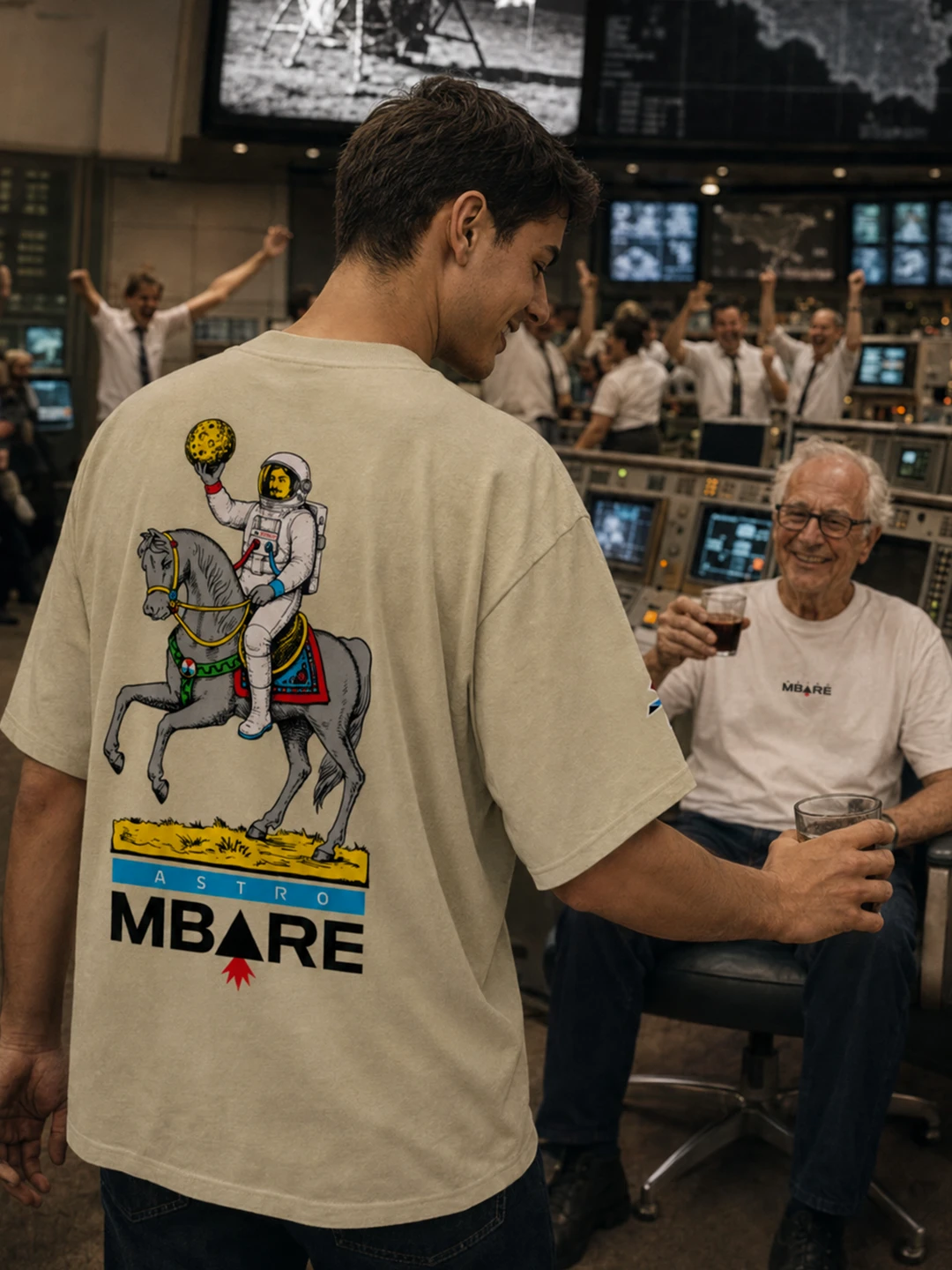astrombare-wecatania-cavallo-astronauta_0002s_0001_A3 Passiata Lunare - AstroMbare x WeCatania - Oversize Tshirt