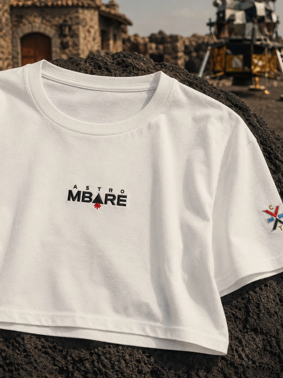 astrombare-wecatania-cavallo-astronauta_0003s_0004_D1 Passiata Lunare – AstroMbare x Wecatania – Crop Top