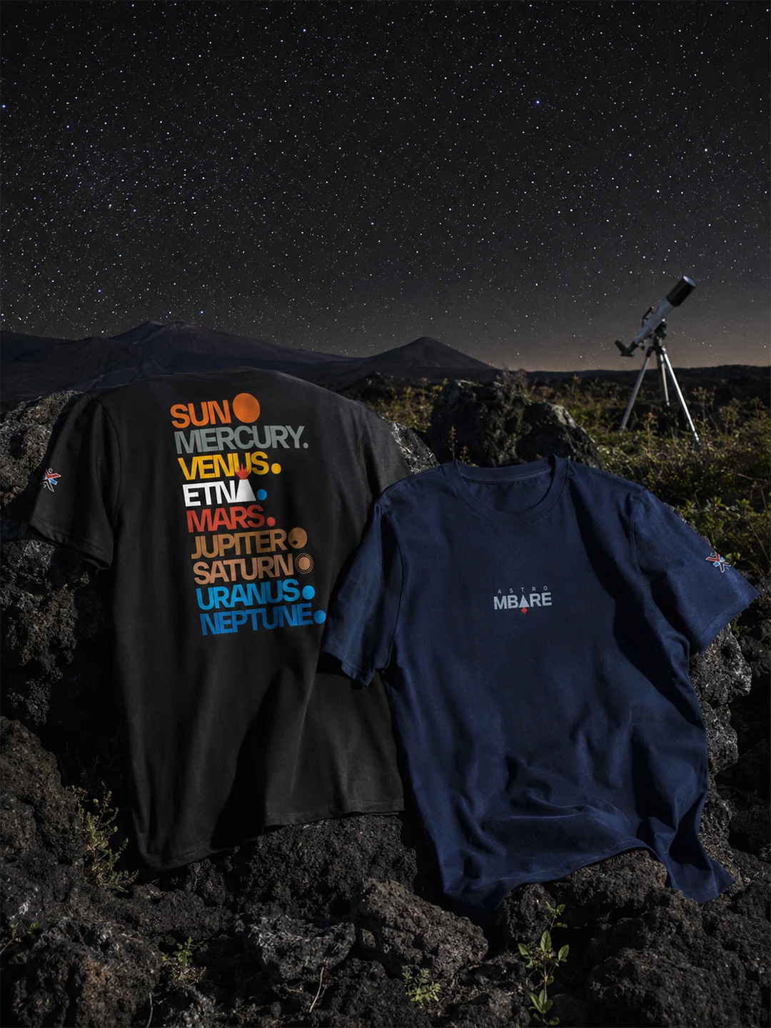 Centro di Gravità Permanente - AstroMbare x Wecatania - Tshirt Regular Fit